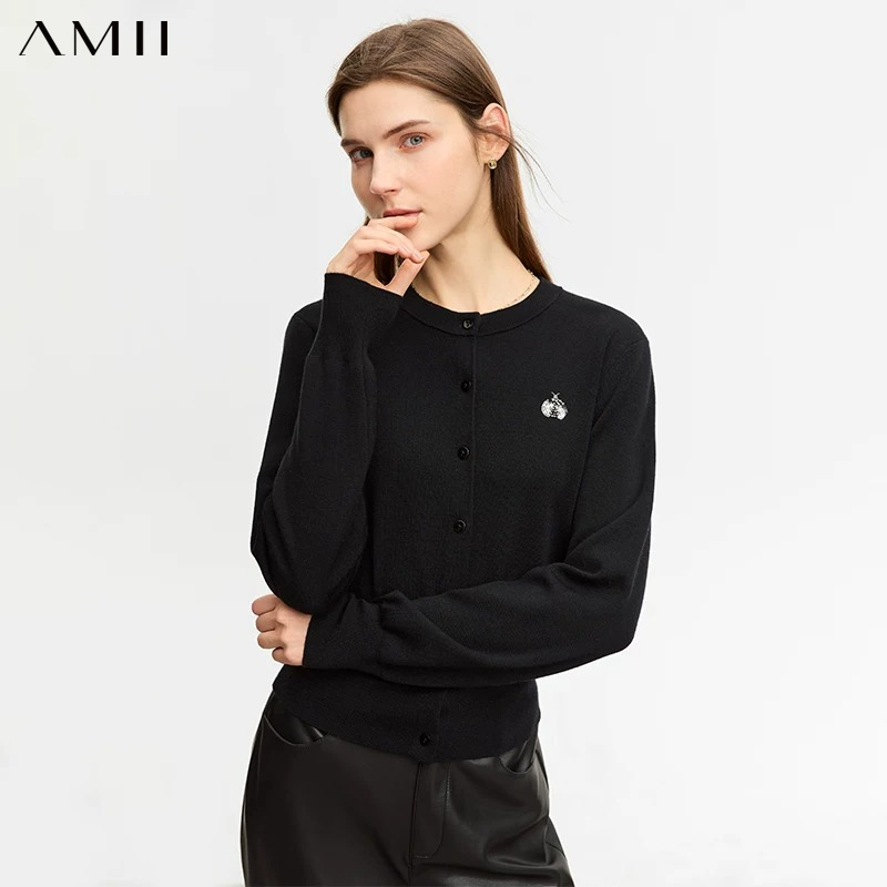 Embroidery Lady Bug - Maglione Minimalista in Lana AMII per