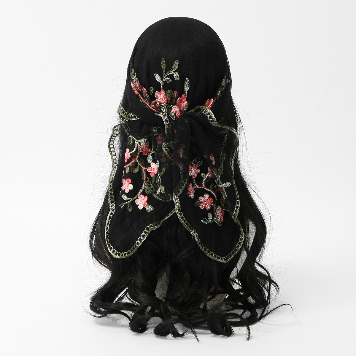 Sciarpa Quadrata con Ricamo a  - Embroidery Zara recensione e prezzo
