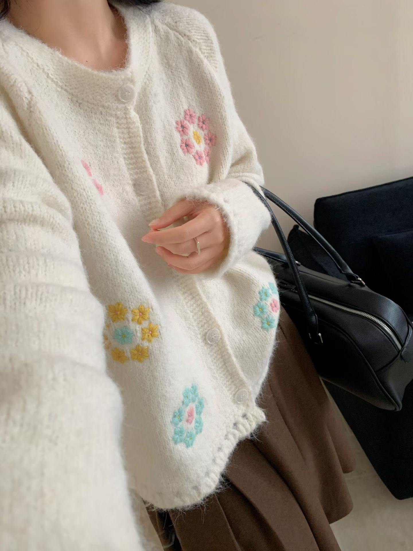 Cardigan Morbido e Confortevol - Embroidery Egg recensione e prezzo