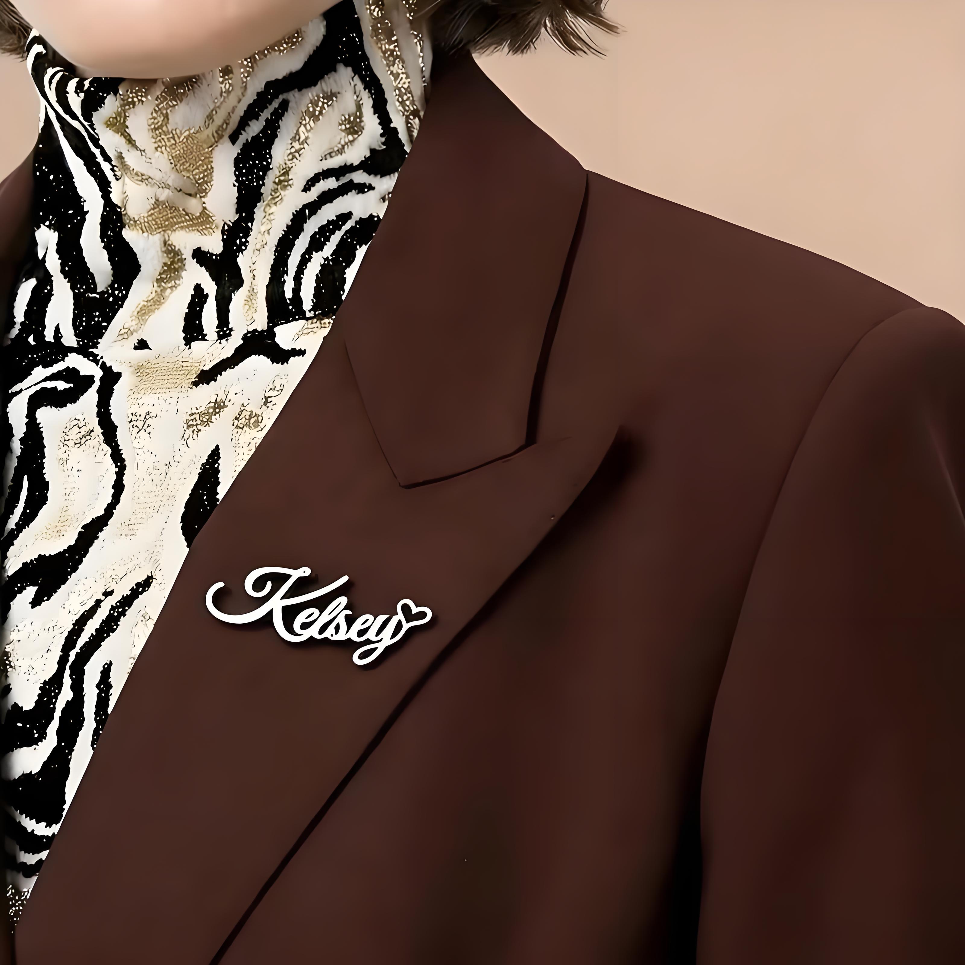 Spilla Personalizzata con Nome - Embroidery Texture recensione e prezzo