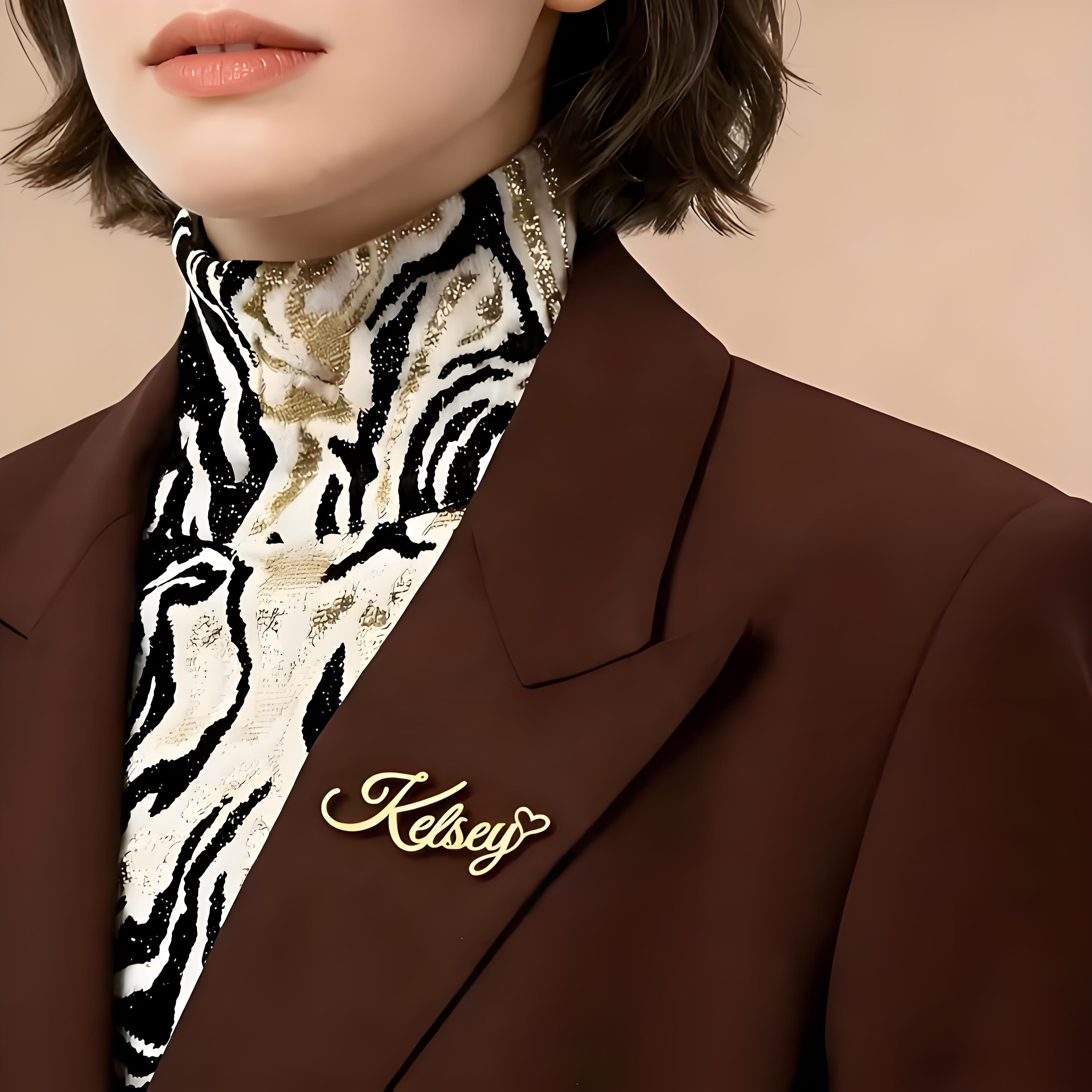 Spilla Personalizzata con Nome - Embroidery Texture recensione e prezzo