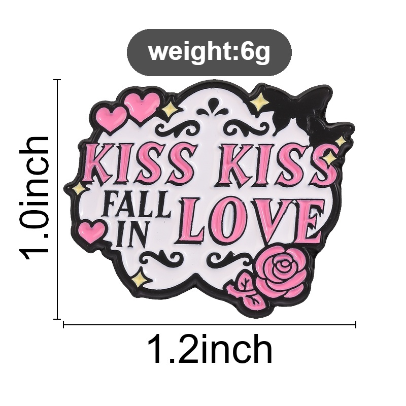 Spilla in metallo smaltato Kis - Embroidery Kiss recensione e prezzo