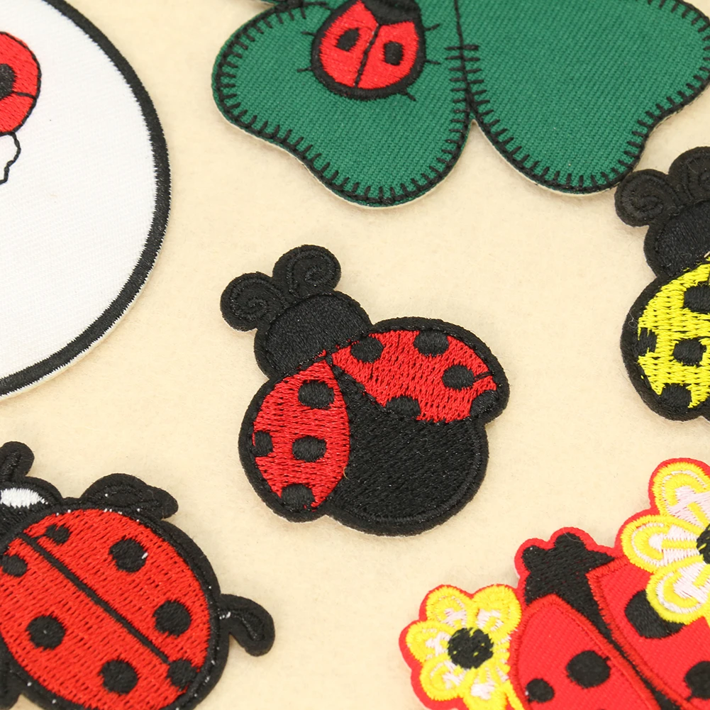 2PC Cartoon coccinella quadrif - Embroidery Lady Bug recensione e prezzo