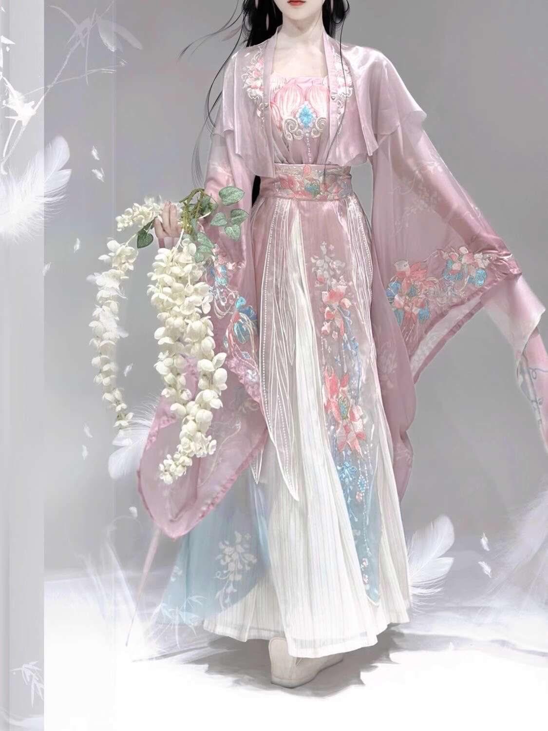 Nuovo Hanfu Wei Jinfeng Indust - Embroidery In The Piece recensione e prezzo
